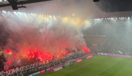 Les Magic Fans fêtent leurs 35 ans avec fumigènes et feux d'artifices, samedi 24 octobre, lors d'ASSE-Nantes (1-0)
