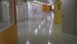 Les couloirs de la nouvelle prison de Riom