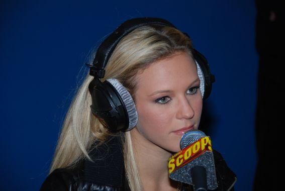 Lorie en interview au GPTL - Lorie pensive