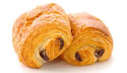 Les pains au chocolat.