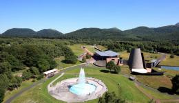 Vulcania, le parc d'attractions des volcans d'Auvergne.
