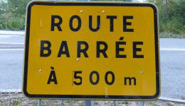 Panneau route barrée