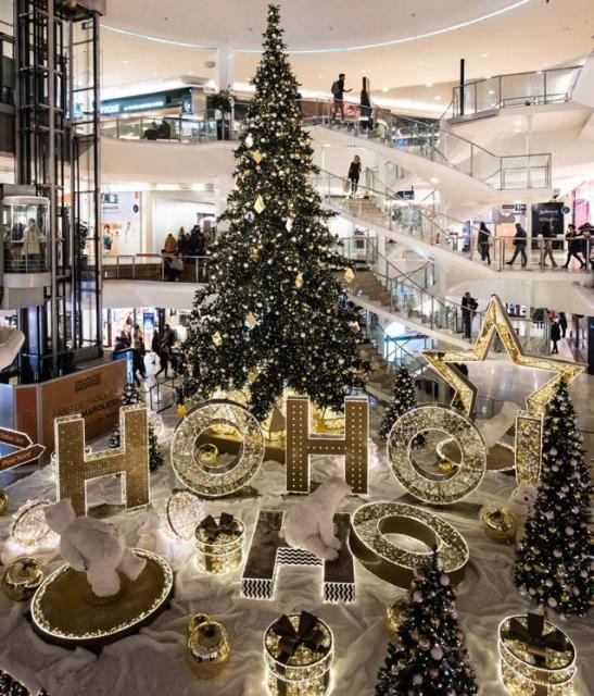 Le sapin sur la place centrale du centre commercial © Centre de Shopping La Part-Dieu