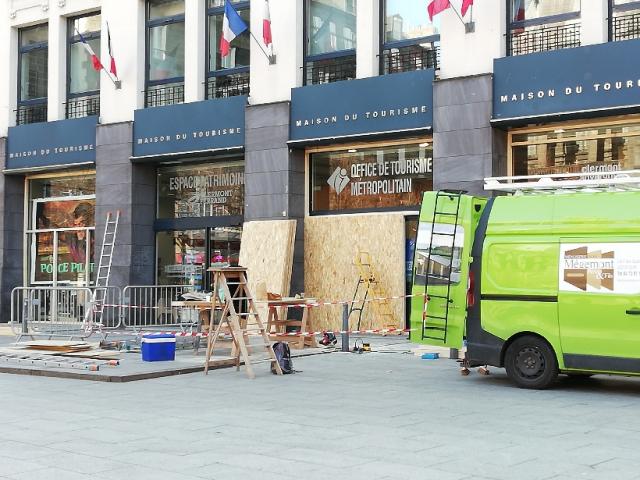 Protection renforcée à l'office de tourisme © Agathe Rigo / radio scoop