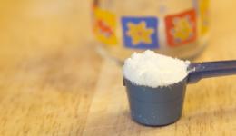 Du lait en poudre pour bébés