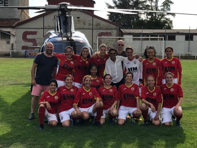 Corine Petit avec le producteur, Jamel Debbouze et toute l'équipe du film © DR