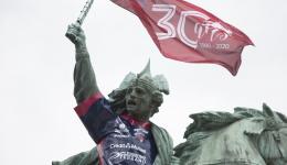 La statue de Vercingétorix porte un maillot du Clermont Foot 63