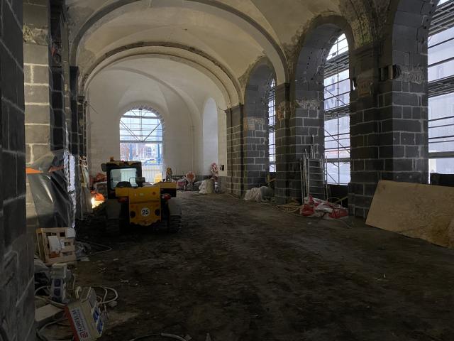 Le bâtiment de l'ancienne halle aux blés de Clermont-Ferrand a retrouvé son aspect d'origine © Tiphaine Coulon / Radio Scoop