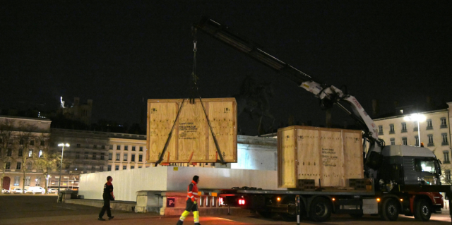 Les statues de la Sâone et du Rhône transportées de la place Bellecour au Musées des Beaux-Arts de Lyon © Muriel Chaulet Ville de Lyon