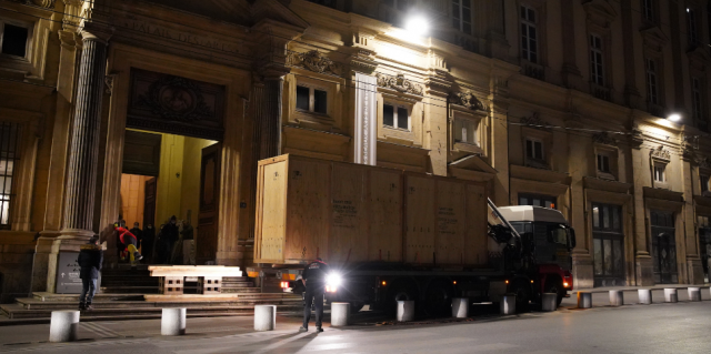 Les statues de la Sâone et du Rhône transportées de la place Bellecour au Musées des Beaux-Arts de Lyon © Guillemette Naessens MBA