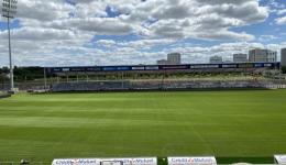 Une nouvelle tribune de 3 000 places a été construite pour accueillir les matchs de Ligue 1 du Clermont Foot au stade Montpied (Clermont-Ferrand)