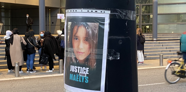 Dans la rue, devant le palais de justice de Grenoble © Radio Scoop Celine Boucharlat