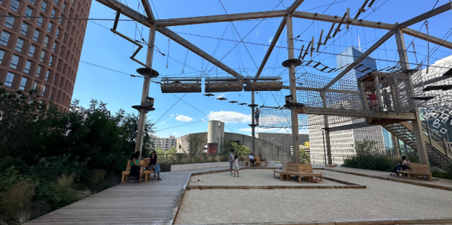 Activités accrobranche et pétanque à la Part-Dieu © Clara Cimmarusti - Radio Scoop