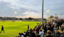 Les supporters de l'OL à un entraînement des Gones.