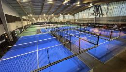 Les courts de tennis et de padel au complexe All In Country Club de Décines.