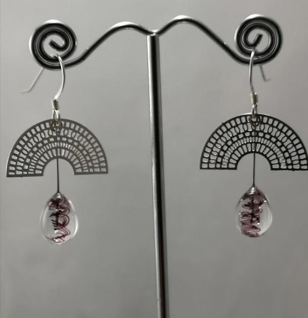 Boucles d'oreilles fabriquées par Marie Fradin. © Marie Fradin