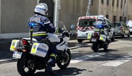 Des policiers motocyclistes en intervention