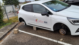 Cinq des sept véhicules professionnels ont été vandalisés