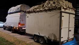 Au total, le camion et la remorque pesaient plus de 13.000 tonnes