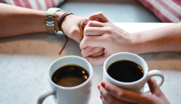 En amour, comment choisir quand on hésite entre deux personnes ?