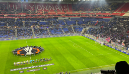 Les joueurs de l'OL et de Go Ahead Eagles avant le match.