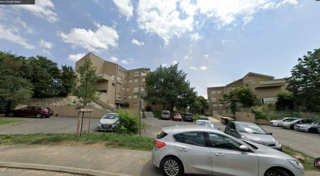 L'explosion s'est produite dans un des bâtiments de la rue Valentin Smith, à Trevoux © Capture d'ecran / Google Maps