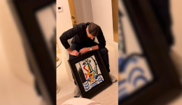 Karim Benzema admirant sa nouvelle aquisition : un tableau de Picasso