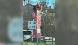 Sur la RN88, le radar de Terrenoire, à Saint-Ãtienne, a été décoré pour la Saint-Valentin