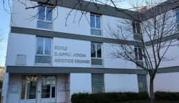 La mère de famille et ses deux jeunes enfants ont quitté l'école ce lundi soir.