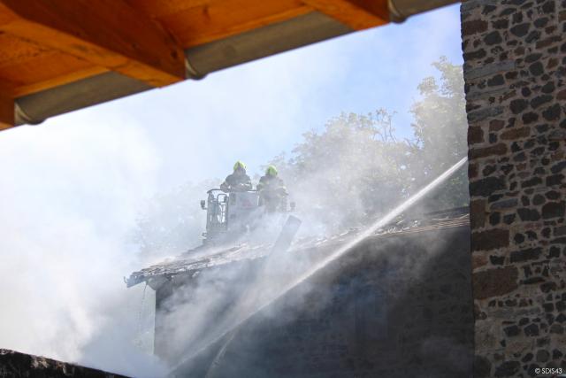 Les pompiers de la Haute-Loire en intervention à Beaulieu © Facebook / SDIS 43