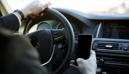 Dès le 1er octobre, le permis de conduire sera suspendu dans l'Ain si vous utilisez votre téléphone au volant