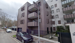 Un feu s'est déclaré au deuxième étage de cet appartement rue Mathieu Dussurgey, à Saint-Fons ce samedi