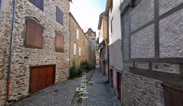 Un homme de 48 ans a perdu la vie ce vendredi 19 juin rue Saint-Esprit à Blesle en Haute-Loire