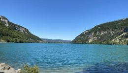 Une femme de 20 ans a porté secours à une personne en difficulté ce vendredi 20 juin au lac de Nantua