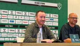 L'entraîneur de l'ASSE, Ian Cathro, au côté du vice-président de Kilmer Sports Ventures, Huss Fahmy