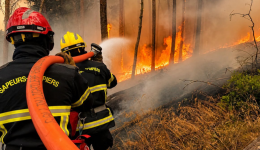 120 sapeurs-pompiers ont été mobilisés, ce jeudi 2 juillet, pour un violent incendie sur la commune de Langeac (Haute-Loire)