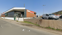Une soixantaine de sapeurs-pompiers se sont mobilisés ce samedi 4 juillet à l'entrepôt de l'Intermarché de Saint-Romain-le-Puy
