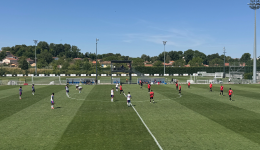 Les joueurs de l'OL ont évolué en blanc, ceux de Mâcon en rouge.
