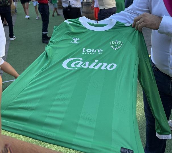 Le nouveau maillot de l'ASSE pour la saison 2026-2027. © Pierre-Alex Magat