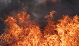 Un incendie s'est déclaré ce jeudi 9 juillet entre Mions et Corbas, au sud de Lyon.