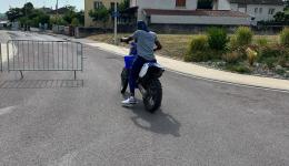 Le motard qui avait percuté un père de famille lors d'une course cycliste à Saint-Denis-lès-Bourg a été interpellé