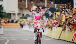 Richard Carapaz s'est imposé à l'Alpe d'Huez ce samedi 25 juillet 2026 lors de la 20e étape