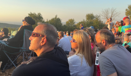Du monde sur le Mont Thou près de Lyon pour l'éclipse