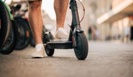 Autour du Puy-en-Velay, le casque va devenir obligatoire pour circuler en trottinette électrique