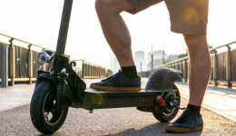 Le port du casque est désormais obligatoire pour les trottinettes électriques à Vénissieux