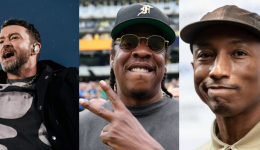 Justin Timberlake (à gauche) et Pharrell Williams (à droite) ont été les invités surprises lors du concert de Jay-Z (au centre)