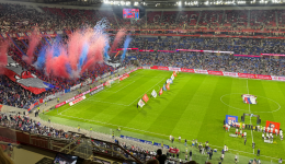 Les supporters de l'OL ont célébré l'anniversaire de Sonny Anderson. L'ancien joueur et légende du club fête ses 56 ans en ce 19 septembre 2026.