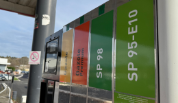 Ce mardi, le litre de gazole s'établissait en moyenne à 2,41 euros, tandis que le SP98 atteignait 2,27 euros et le SP95-E10 2,17 euros