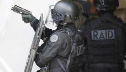 Le RAID a été déployé à Bourgoin-Jallieu mercredi soir alors qu'un homme armé menaçait de mettre fin à ses jours.