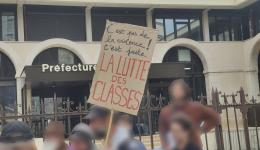 Un millier de personnes se sont retrouvés devant la préfecture à Mâcon, samedi 17 octobre